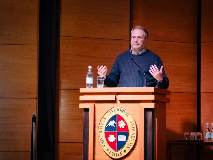 Charla de Juan Alberto Lecaros.