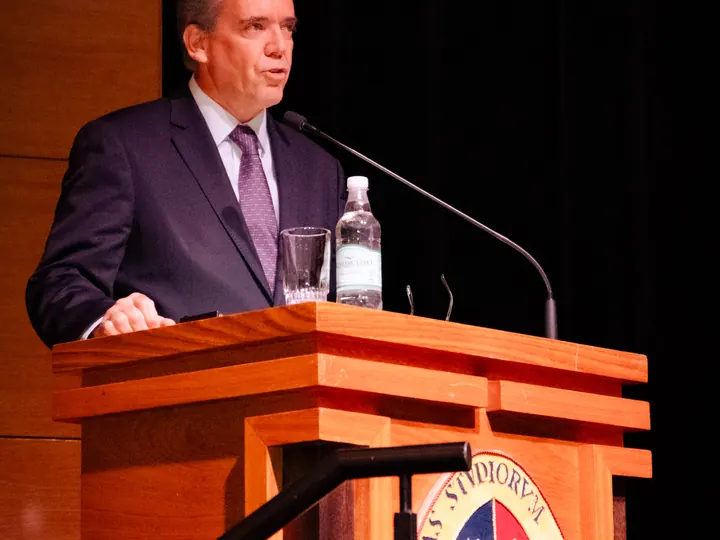 Conferencia de Felipe Harboe.