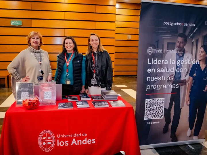 Stand de la Dirección de Admisión de Postgrados y Educación Continua (DAPE).